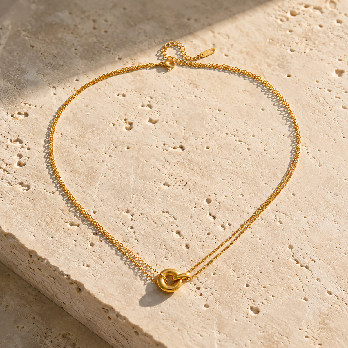 COPULA GOLD NECKLACE
