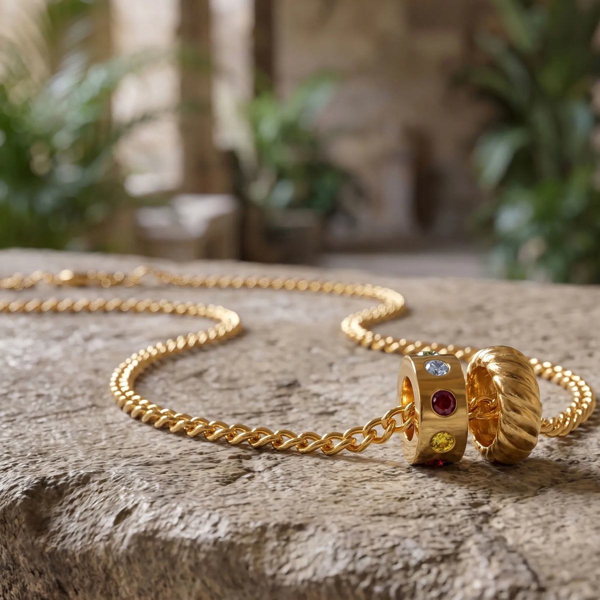 COLOR ORBICULO GOLD PENDANT