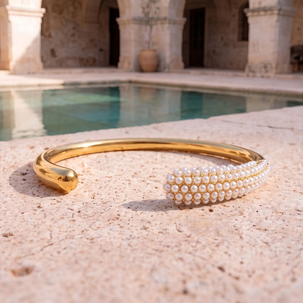 MARGARITAS GOLD PEARL BANGLE