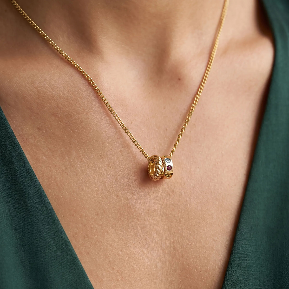 COLOR ORBICULO GOLD PENDANT