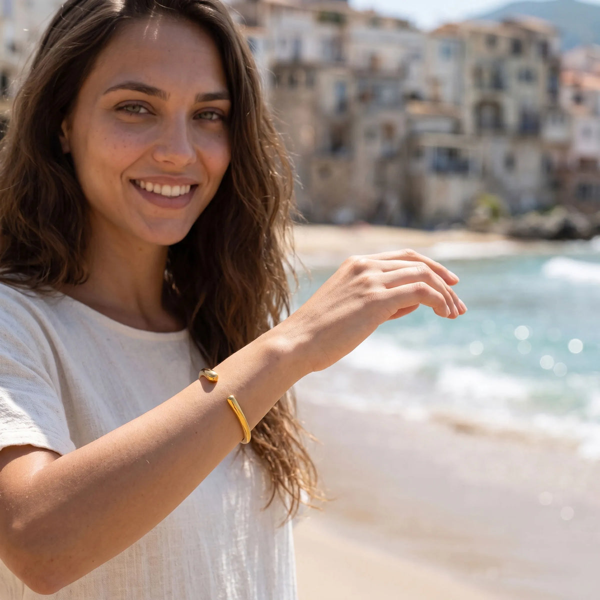 LENIS GOLD BANGLE