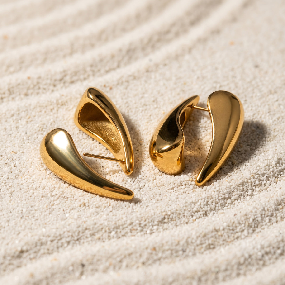 EMANATIO GOLD STUD EARRINGS